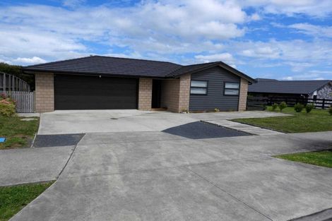 Photo of property in 35 Tahuna Minhinnick Drive, Glenbrook, 2681