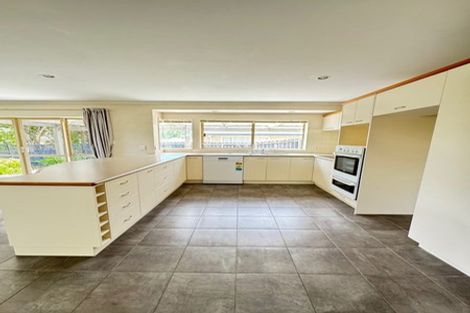 Photo of property in 6 Newbliss Crescent, East Tamaki Heights, Auckland, 2016