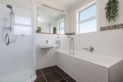 Photo of property in 27 Hammond Road, Taradale, Napier, 4112