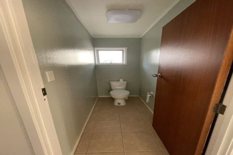 Photo of property in 34 Kingsclere Place, Goodwood Heights, Auckland, 2105
