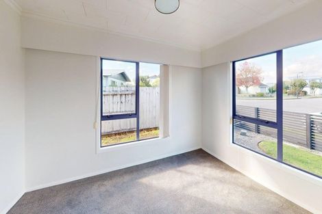Photo of property in 5 Essex Place, Milson, Palmerston North, 4414