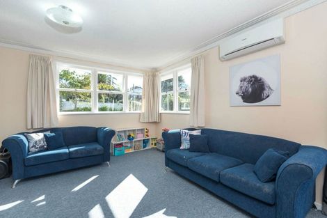 Photo of property in 15 Kelwyn Road, Kelston, Auckland, 0602