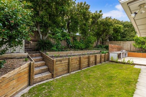 Photo of property in 7 Landmark Drive, Te Atatu Peninsula, Auckland, 0610