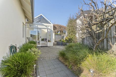 Photo of property in 3 Waiwera Place, Merrilands, New Plymouth, 4312