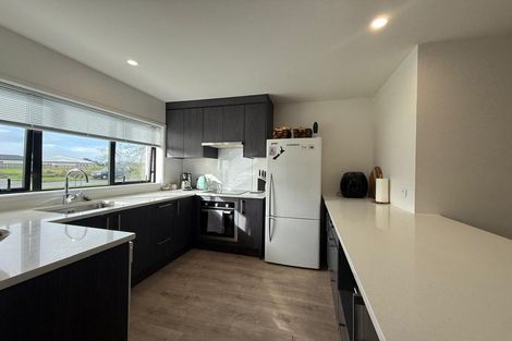 Photo of property in 22 Koiora Road, Clarks Beach, 2122