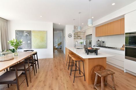 Photo of property in 52 Walton Street, Red Beach, 0932