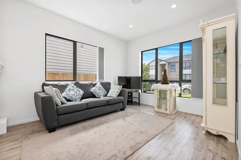 Photo of property in 83 Drumbuoy Drive, Flat Bush, Auckland, 2019