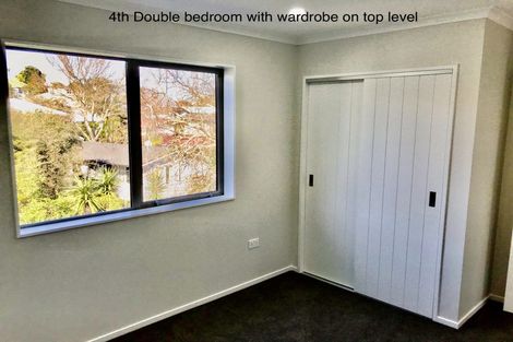Photo of property in 2d/4 Sunnynook Road, Sunnynook, Auckland, 0620