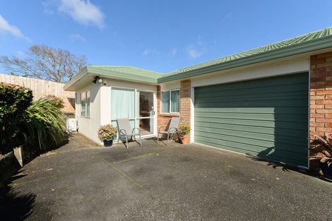 Photo of property in 60 Hewlett Road, Massey, Auckland, 0614
