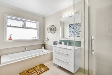 Photo of property in 21 Jade Lane, Paraparaumu, 5032