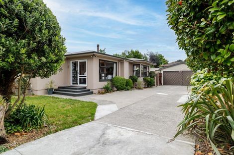 Photo of property in 86 Wikiriwhi Crescent, Awapuni, Palmerston North, 4412