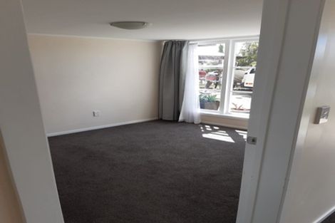 Photo of property in 6 Merville Avenue, Te Atatu South, Auckland, 0610