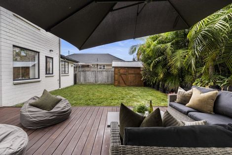 Photo of property in 71a Neil Avenue, Te Atatu Peninsula, Auckland, 0610