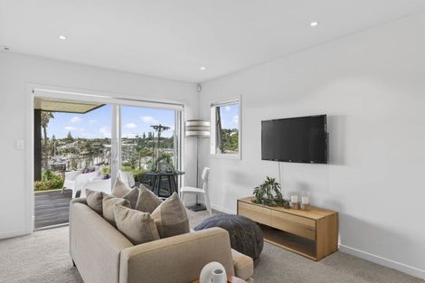 Photo of property in 7 Commodore Parry Road, Castor Bay, Auckland, 0620