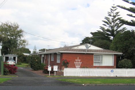 Photo of property in 12a/1 Yeovil Road, Te Atatu Peninsula, Auckland, 0610