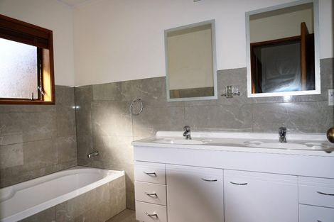 Photo of property in 166 Glamorgan Drive, Torbay, Auckland, 0630