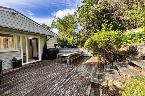 Photo of property in 15a Governor Road, Northland, Wellington, 6012