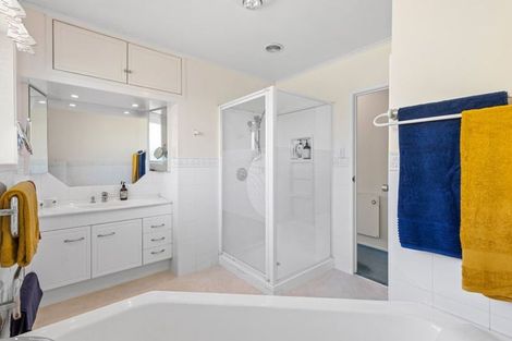 Photo of property in 17 Scanlen Terrace, Kelston, Auckland, 0602