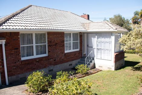 Photo of property in 22 Old Lake Road, Narrow Neck, Auckland, 0624