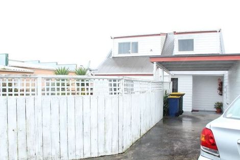 Photo of property in 10 Rewa Street, New Lynn, Auckland, 0600