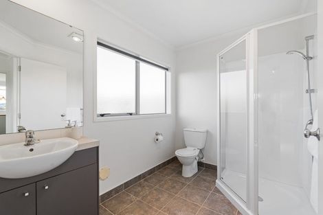 Photo of property in 13 Anchorite Way, Red Beach, 0932