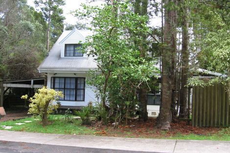 Photo of property in 33 Hollywood Avenue, Titirangi, Auckland, 0604