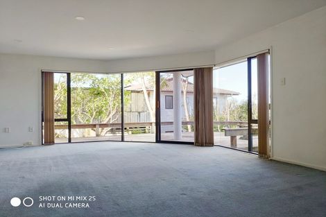 Photo of property in 10 Forsythe Place, Massey, Auckland, 0614