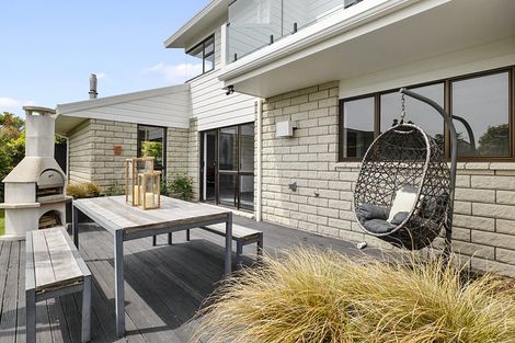 Photo of property in 13 Tamati Place, Merrilands, New Plymouth, 4312