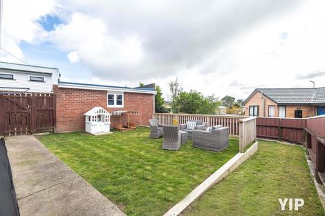 Photo of property in 32 Bracken Road, Paparangi, Wellington, 6037