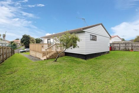 Photo of property in 2/24 Bernina Place, Weymouth, Auckland, 2103