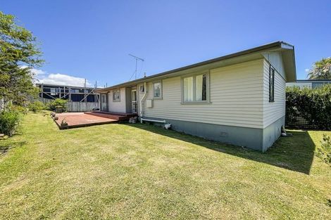 Photo of property in 39a Fairclough Road, Beach Haven, Auckland, 0626