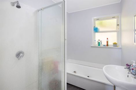 Photo of property in 35 Kahikatea Grove, Paparangi, Wellington, 6037