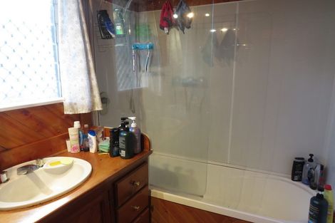 Photo of property in 20 Bridge Avenue, Te Atatu South, Auckland, 0610