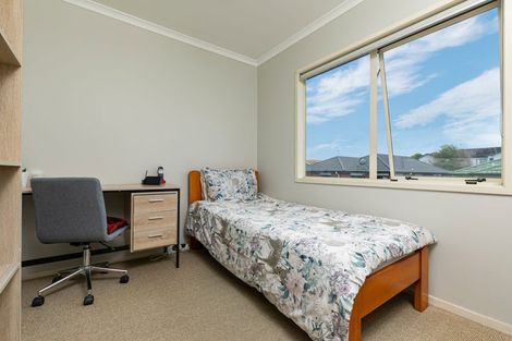 Photo of property in 8 Lucienne Drive, Ranui, Auckland, 0612