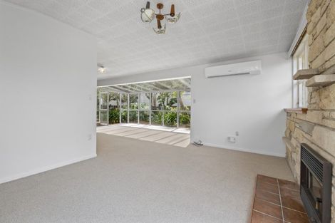 Photo of property in 4 Lyford Crescent, Sunnynook, Auckland, 0620