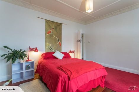 Photo of property in 30 Hungerford Road, Lyall Bay, Wellington, 6022