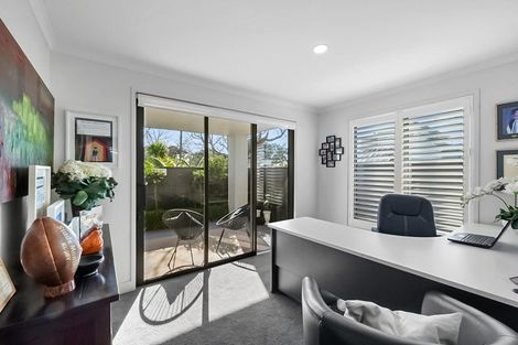 Photo of property in 12 Autere Street, Strandon, New Plymouth, 4312
