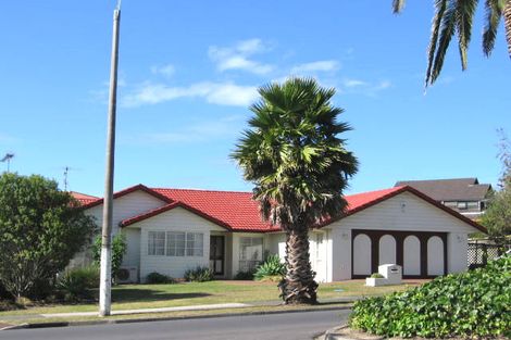 Photo of property in 104 Caribbean Drive, Unsworth Heights, Auckland, 0632