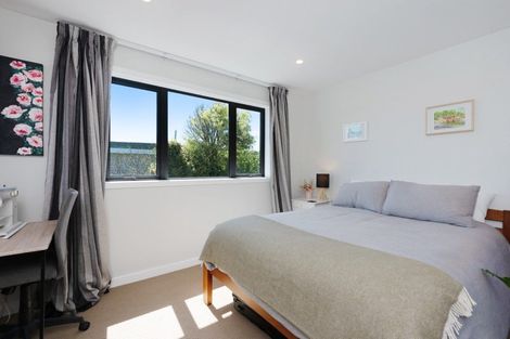 Photo of property in 19 Miles Crescent, Newlands, Wellington, 6037