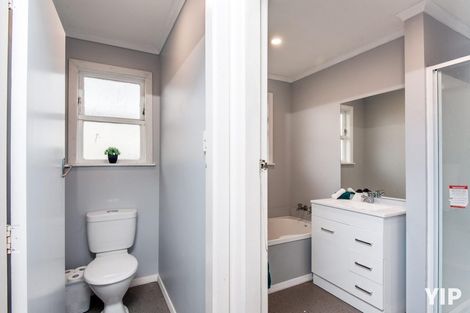 Photo of property in 44 Somes Crescent, Newlands, Wellington, 6037