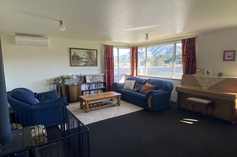 Photo of property in 75 Milton Terrace, Picton, 7220