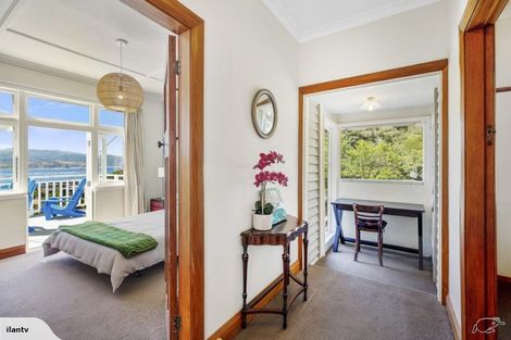 Photo of property in 49 Hungerford Road, Lyall Bay, Wellington, 6022