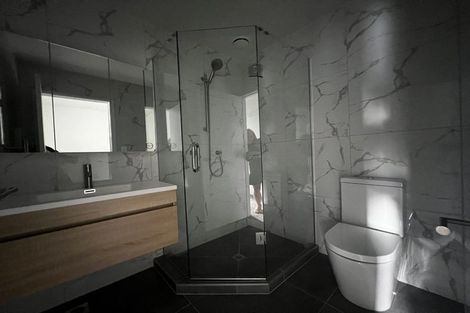 Photo of property in 21 Divich Avenue, Te Atatu South, Auckland, 0610