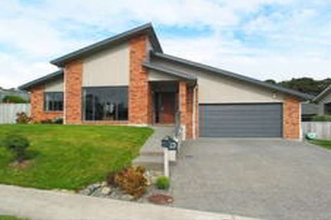Photo of property in 13 Resolution Drive, Whitby, Porirua, 5024