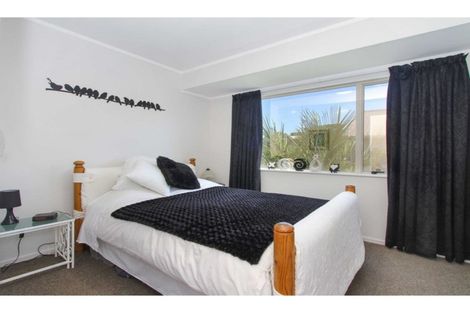 Photo of property in 272 Glamorgan Drive, Northcross, Auckland, 0630