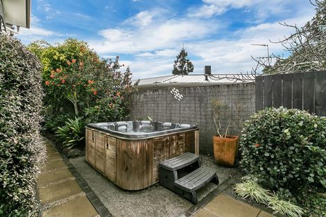 Photo of property in 11 James Street, Glenfield, Auckland, 0629