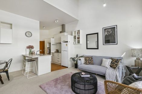 Photo of property in Metro Apartments, 220u4 Thorndon Quay, Pipitea, Wellington, 6011
