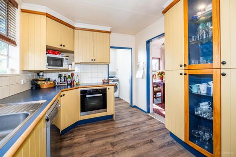 Photo of property in 72 Timaru Road, Waimate, 7924