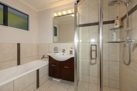 Photo of property in 83 Kakariki Grove, Waikanae, 5036