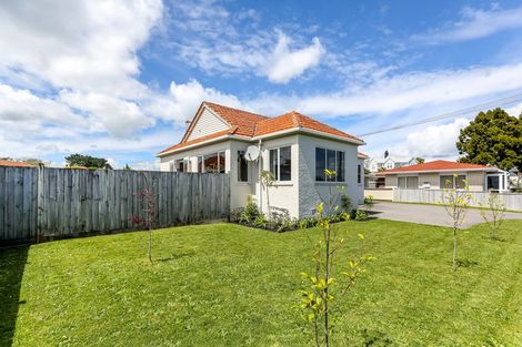 Photo of property in 141 Tukapa Street, Westown, New Plymouth, 4310